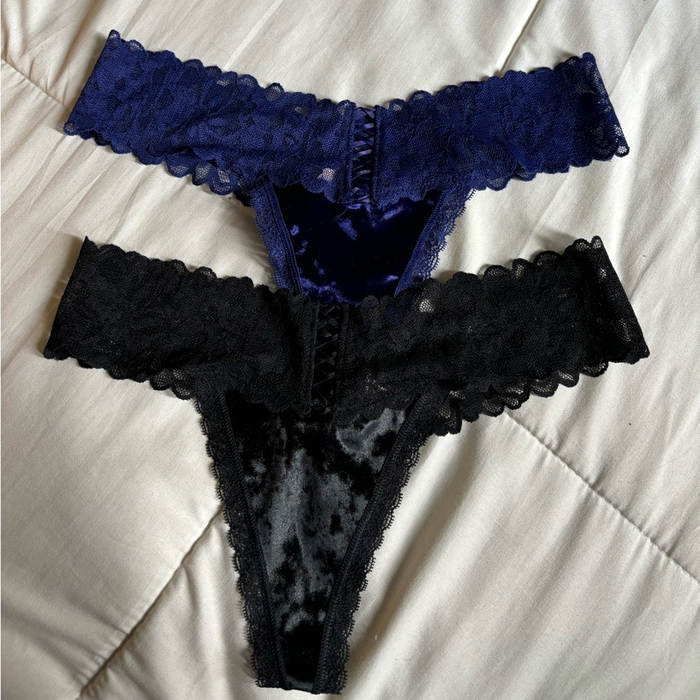 NWT VICTORIA SECRET LACE VELVET THONGS!! SMALL!!